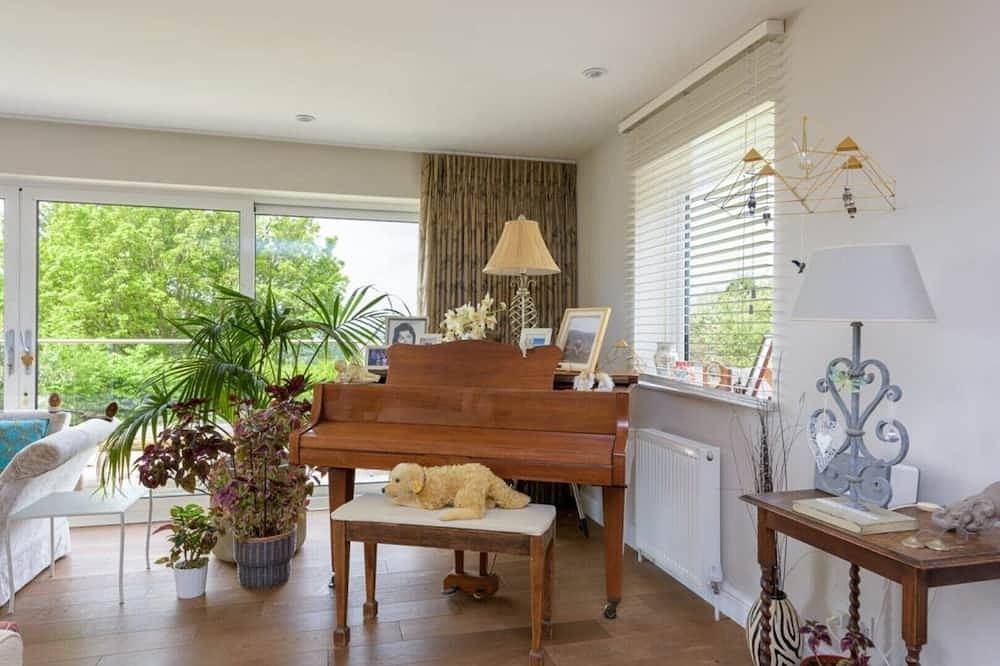 The Chestnuts\nluxury self catering accommodation in Glastonbury in Glastonbury, Somerset