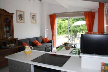 Gîte pour 2 personnes, avec jardin et piscine ainsi que jacuzzi et sauna à Castelnau-Montratier