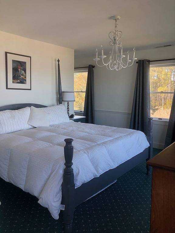 Vacation rental for 24 people, with yard in Chesapeake Bay