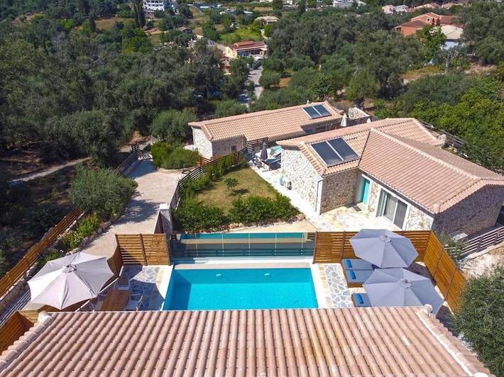 Gîte pour 5 personnes, avec jardin ainsi que piscine et vue, adapté aux familles dans Liapádes - 3