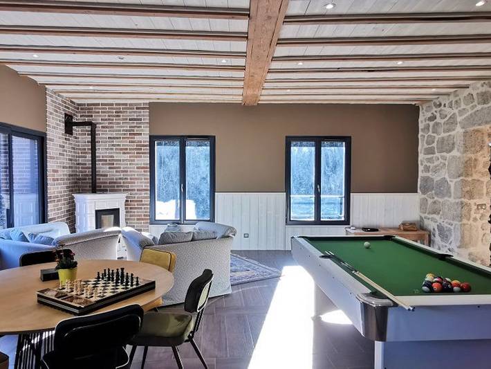 Gran casa renovada, billar, futbolín, vista al río, terraza, diversas actividades in Le Chambon-sur-Lignon, Mézenc