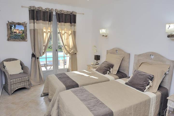 Location de vacances pour 8 personnes, avec jardin à Cauro - 2