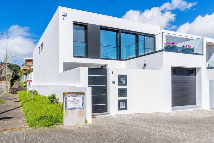 Vakantiehuis voor 10 personen, met terras en tuin in Ponta Delgada