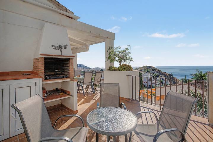 Maison de vacances 'Oliva' avec vue sur la mer, Wi-Fi et climatisation in Playa San Cristobal, Almuñecar