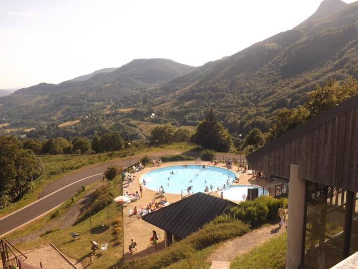 Parc de vacances pour 6 personnes, avec bassin pour enfant ainsi que balcon et piscine, adapté aux familles