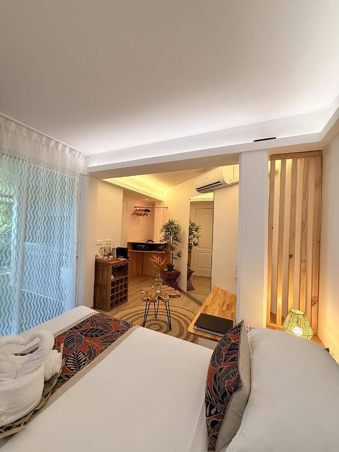 Gîte pour 2 personnes, avec jardin et piscine dans Faa'a - 3