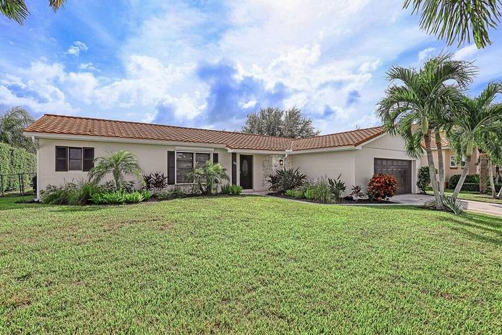 Vacation home for 6 people, with yard and terrace in Marco Island