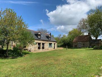 Gîte pour 2 personnes, avec jardin à Ceaucé