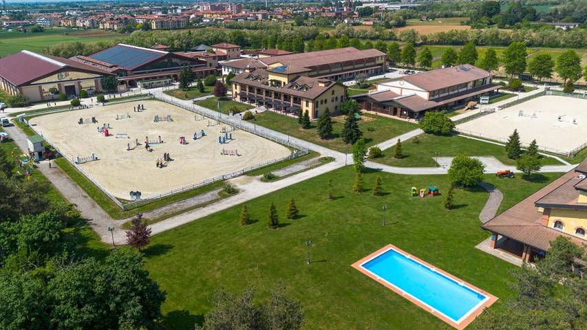 Alloggio in famiglia per 2 persone, con Terrazza e Giardino nonché Piscina in Brianza