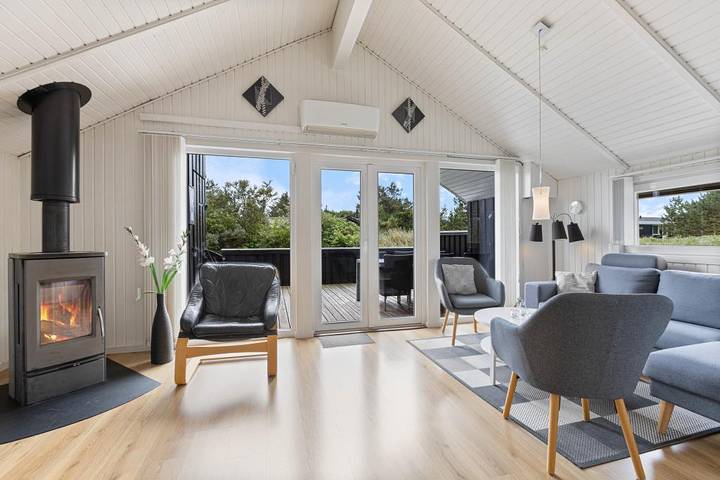 Stilvoll eingerichtetes Ferienhaus mit Sauna - Hund willkommen in Bjerregård, Holmsland Klit