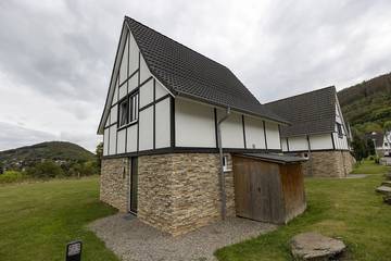 Villa für 6 Personen, mit Pool und Sauna sowie Terrasse in Heimbach