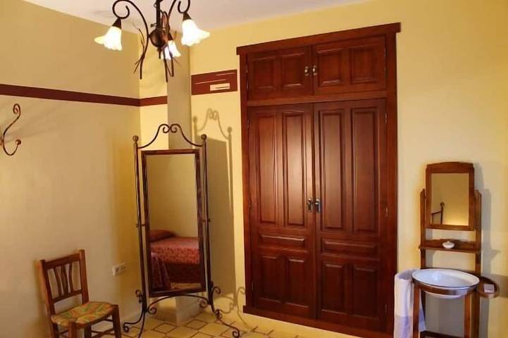 Gîte pour 9 personnes, avec jardin ainsi que piscine et jacuzzi à Carcabuey - 4
