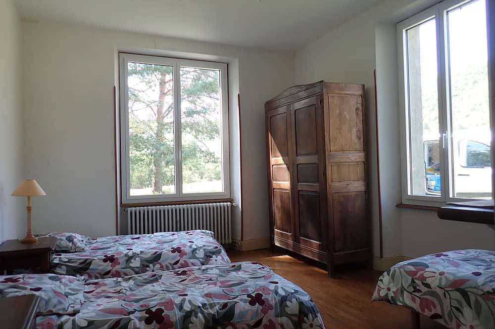 Beautiful, large family home in Nant, Parc naturel régional des Grands Causses