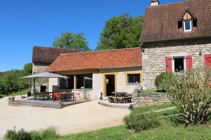 Chambre d’hôte pour 2 personnes, avec jardin et vue ainsi que piscine et terrasse dans le Lot