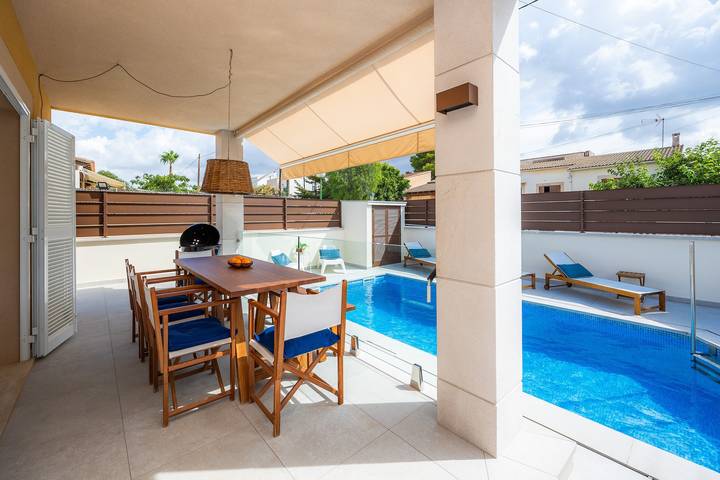 Holiday Home 'Es Reco' with Private Pool, Wi-Fi and Air Conditioning in Sa Ràpita, Campos