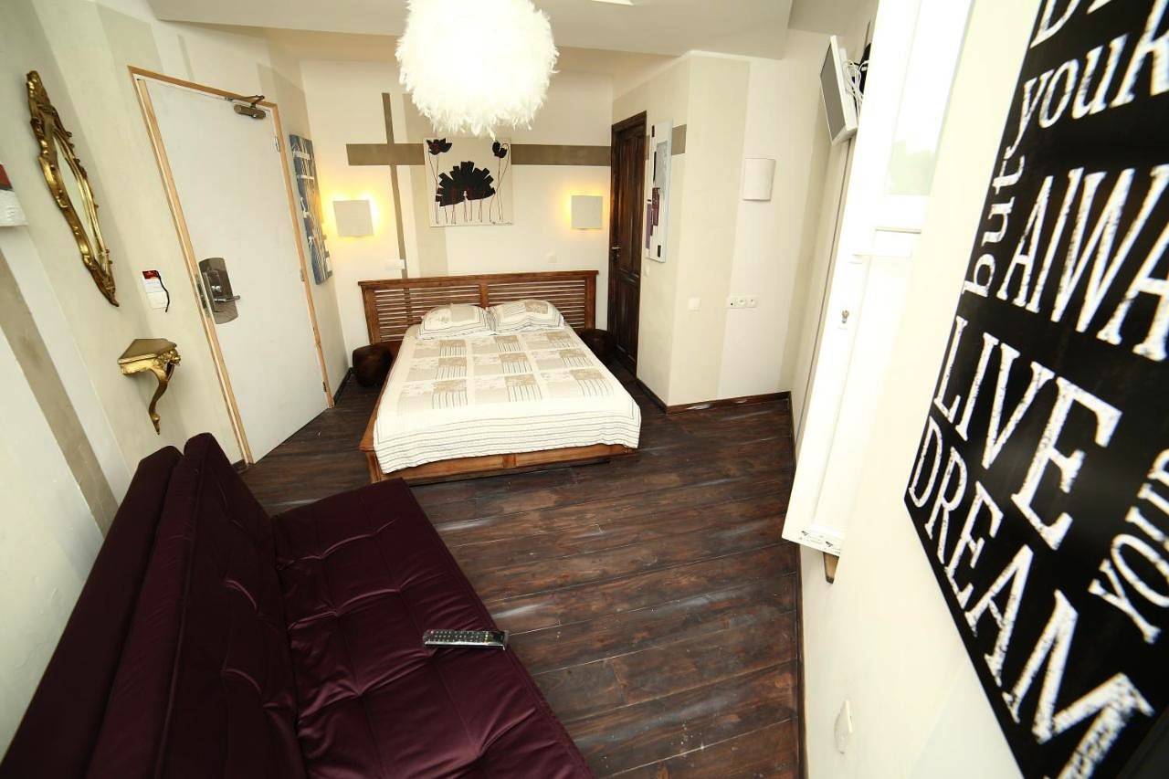 Small Double Room in Lens, Région de Lens