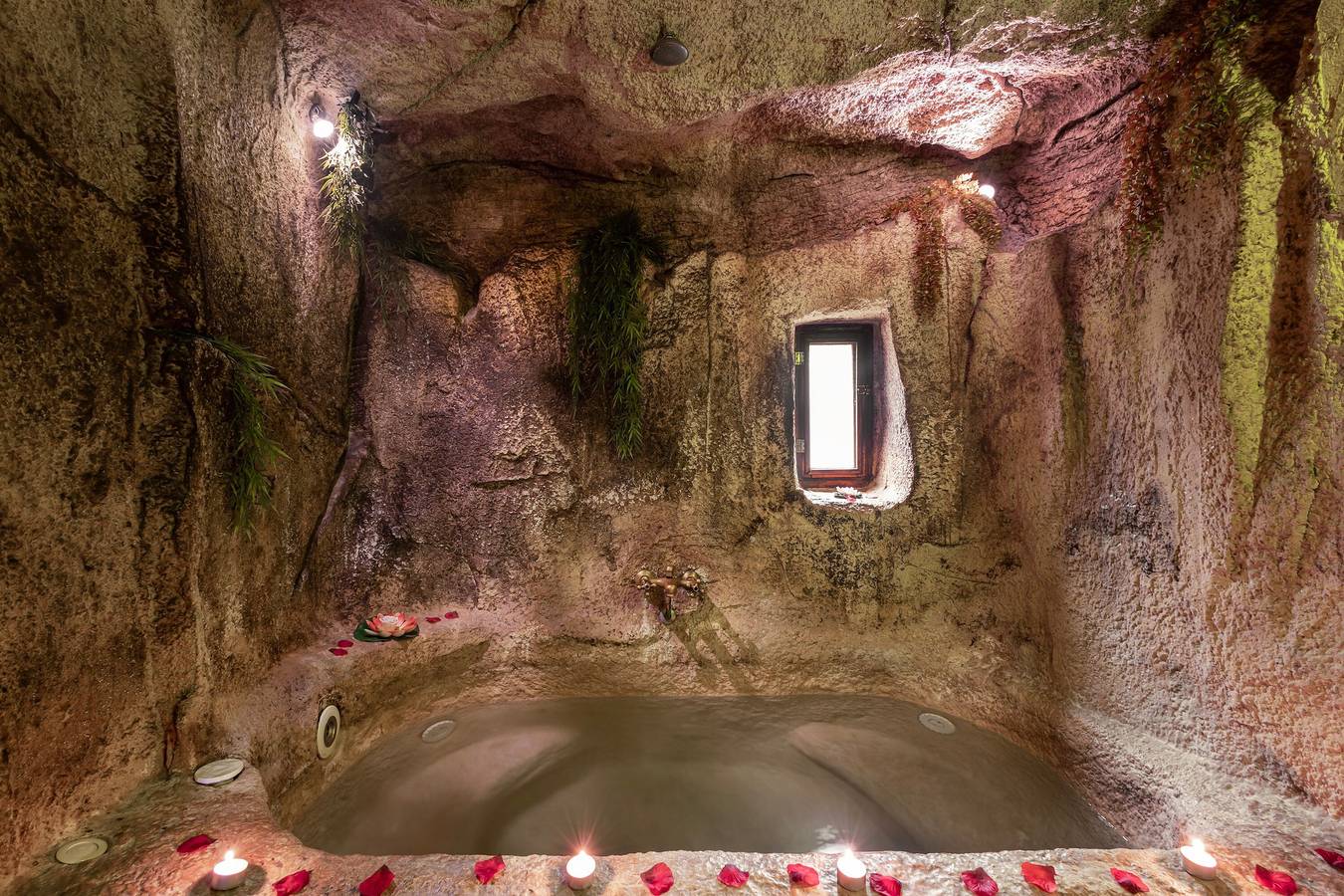 Finca 'La Cova De Can Pavet' mit Bergblick, privater Terrasse und Wi-Fi in Alt Penedès, Barcelona Binnenland