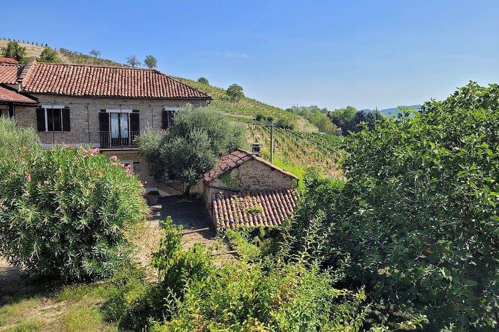 Cascina Marenco Langhe Country House Moscato in Cessole, Langhe