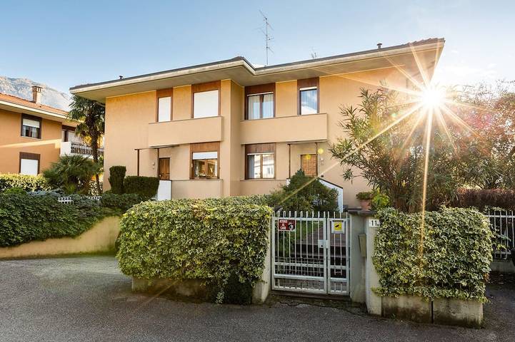 Villa for 6 people, with Hot tub and Terrace as well as Yard in Arco