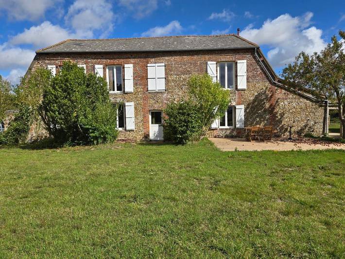 Location de vacances pour 8 personnes, avec jardin ainsi que vue et terrasse, adapté aux familles à Notre-Dame-du-Hamel