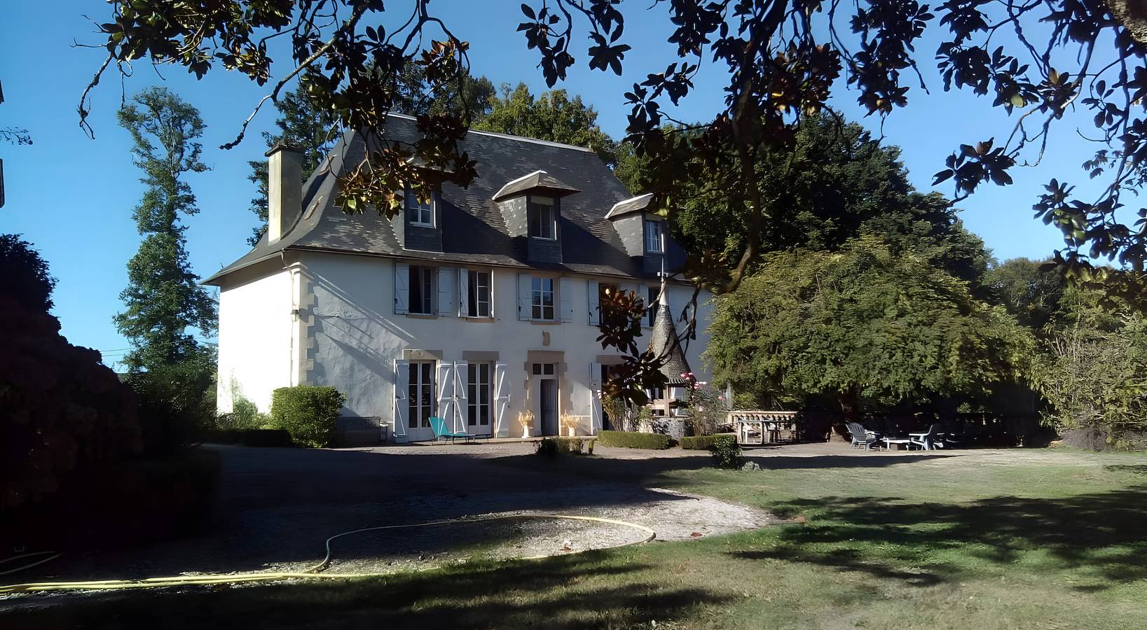 Guesthouse for 2 people with garden in Naves, Tulle region