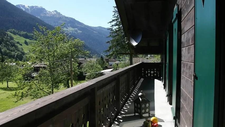 Gîte pour 10 personnes, avec terrasse ainsi que jardin et sauna dans Partenen - 4
