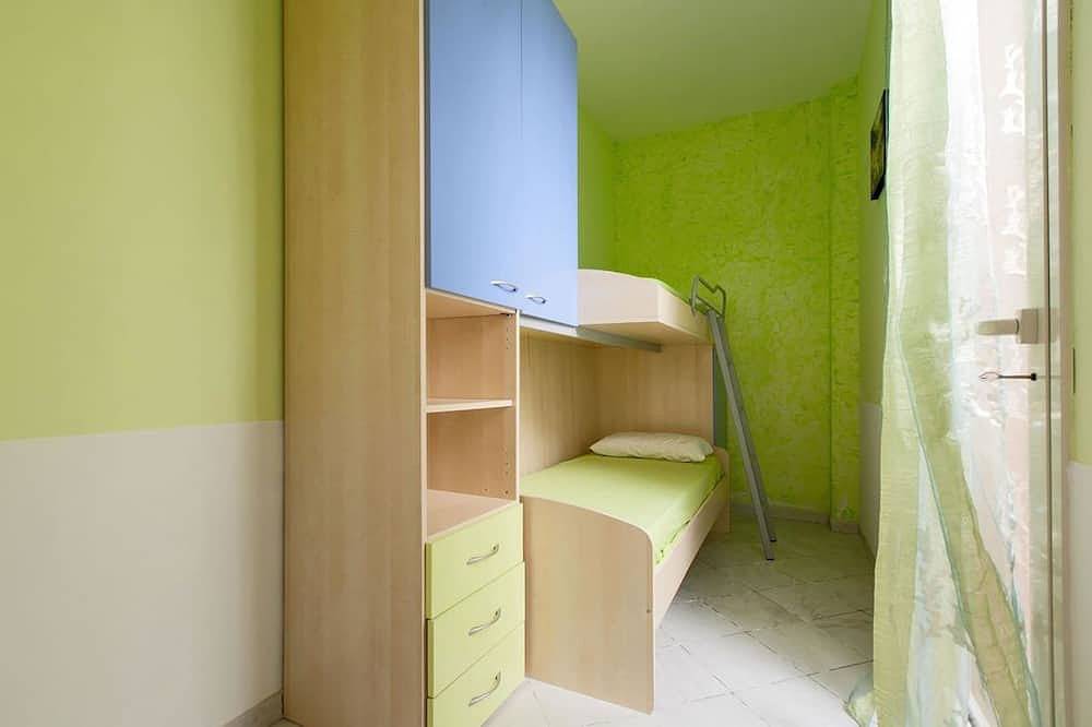 Vacation home close to sandy beach and stores in Torre Pali, Salve