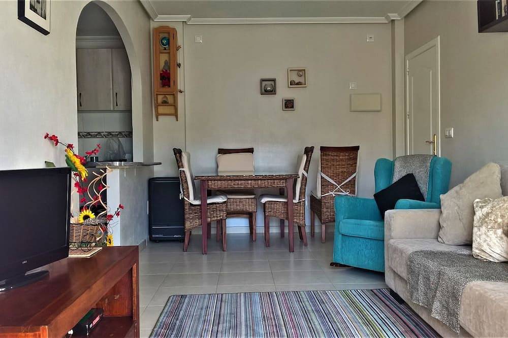 Apartamento entero, **Small, friendly, private complex. South East Spain. 2 bedroom. Sleeps 4 adults in Golf Resorts Murcia, Mar Menor