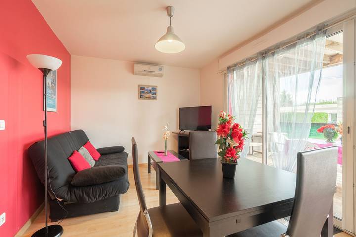 Apartamento entero, Apartamento 'Le Clos Du Champ De L'Amour - Royan' con piscina privada, Wi-Fi y aire acondicionado in Saint-Simon-de-Bordes, Región de Jonzac
