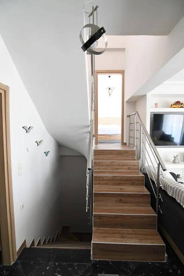 Gîte pour 8 personnes, avec Balcon et Terrasse ainsi que Jardin et Piscine dans Anavissos - 2