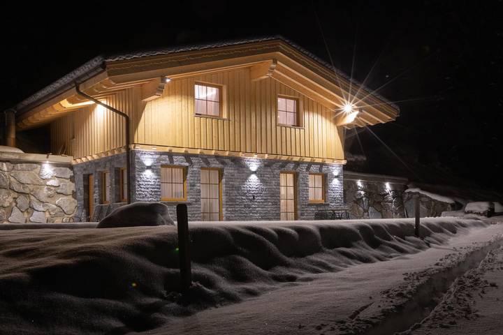 Ferienhaus für 8 Personen, mit Garten in Navis