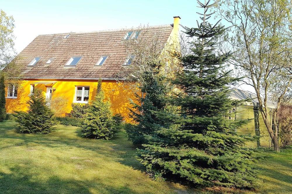 Entire apartment, Fewo Sündermann mit Terrasse, Pavillon und Grill - Ferienwohnung in Mellenthin, Usedom
