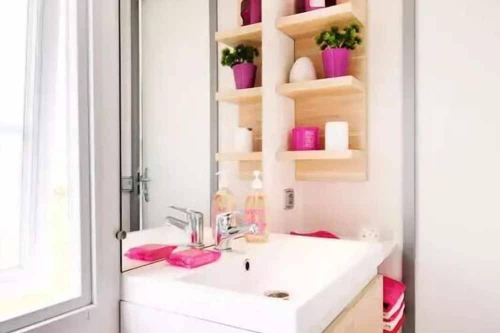 Cottage jardin aromatique - 3 Chambres - 2 salles de bain 6 personnes in Brignogan-Plages, Région de Brest