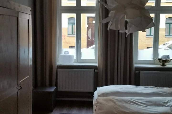 Ganze Wohnung, Schöner wohnen im Denkmal ...mit Komfort und Wlan ...zentral, bequem, großzügig in Leipzig-Ost, Leipzig
