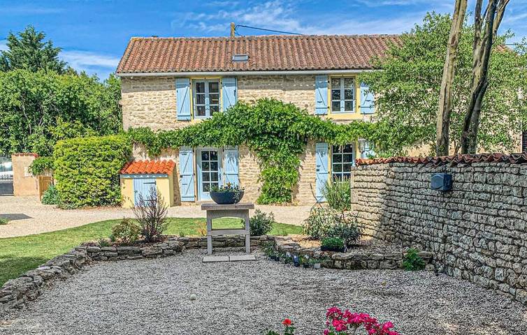 Gîte pour 2 personnes, avec terrasse ainsi que jardin et piscine à Nanclars