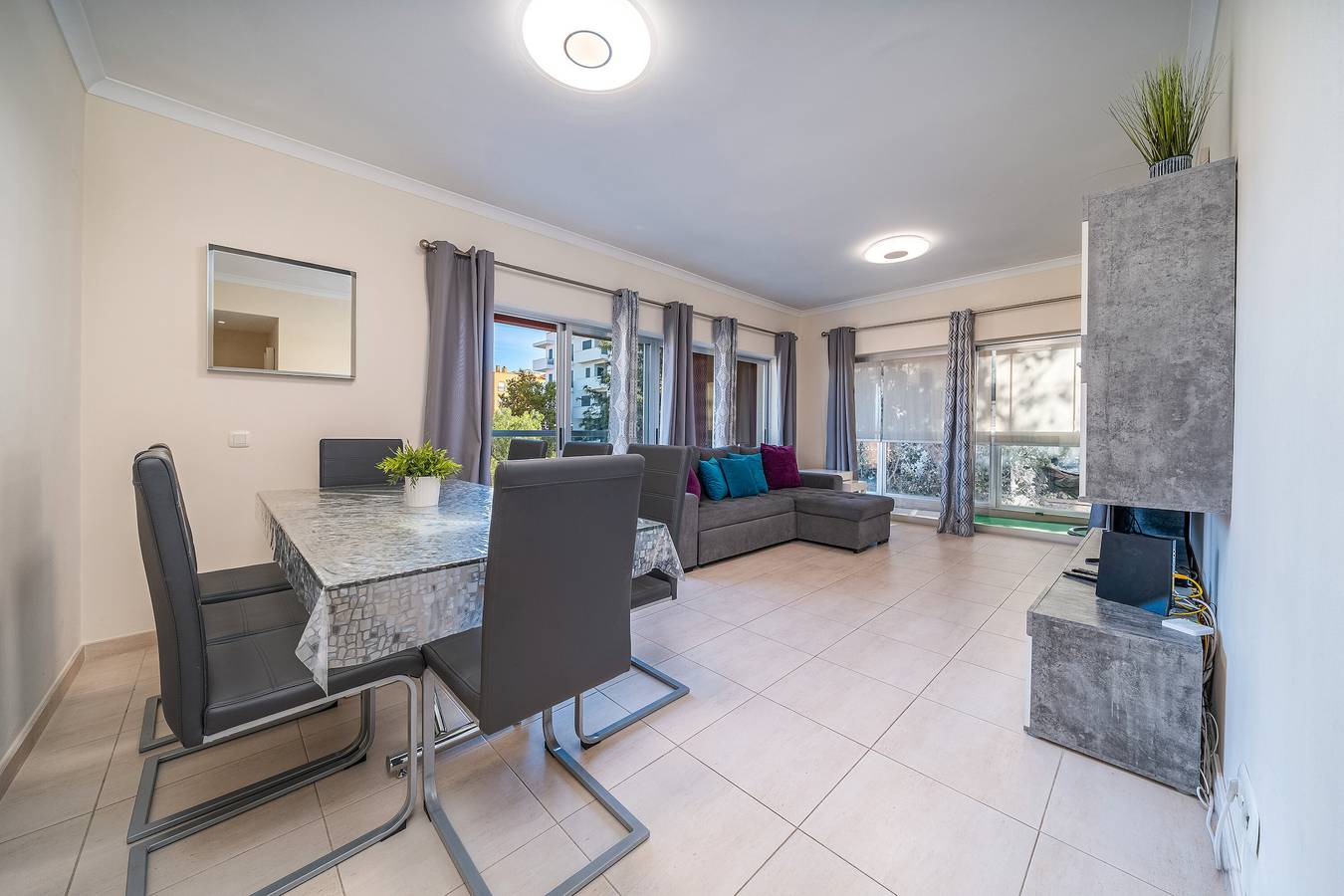 Appartement entier, Appartement 'Paraíso Da Rocha' avec vue sur la montagne, Wi-Fi et climatisation in Praia da Rocha, Portimão