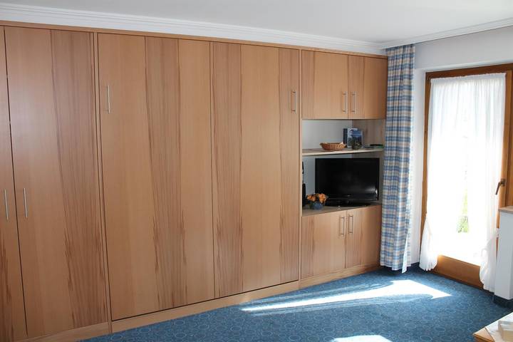 Apartamento vacacional entero, *** ap "3"/combined living-bed-room/show in Mittenwald, Alpes Bávaros