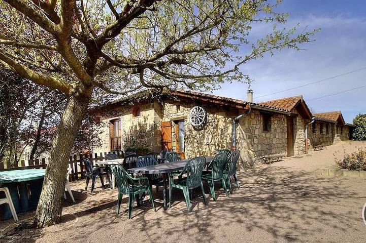 Location de vacances pour 15 personnes, avec jardin à Brullioles
