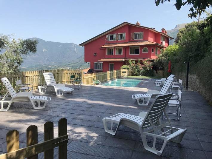 B&b per 2 persone, con Terrazza e Giardino nonché Piscina e Panorama a Camaiore (Toscana)