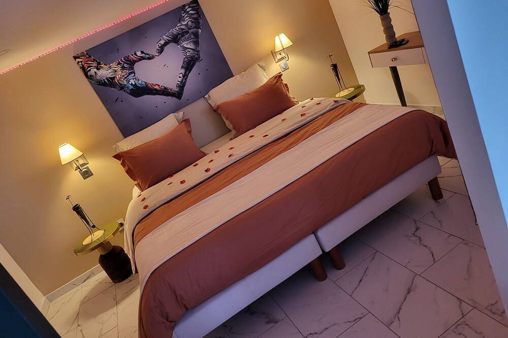 Love room le belka in Rive-de-Gier, Regionaler Naturpark Pilat