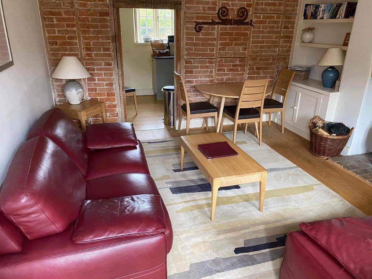 Driftwood Cottage pets go free Wifi included in Holme-next-the-Sea, Norfolk Coast