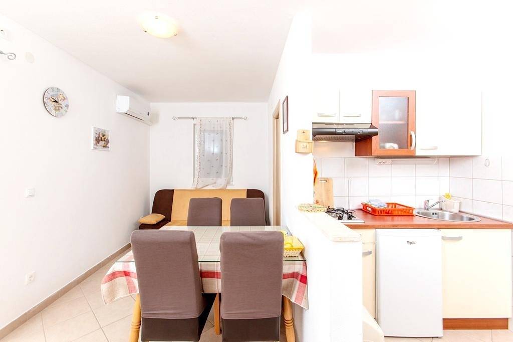 Ganze Wohnung, Ferienwohnung in Slatine mit Meerblick, Balkon, Klimaanlage, W-Lan (4784-1) in Slatine, Ciovo