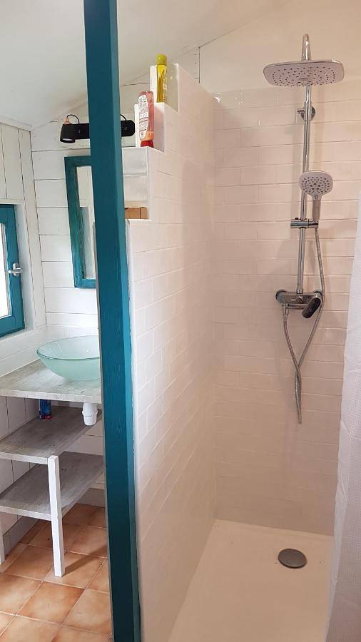 Location de vacances pour 4 personnes, avec terrasse et jardin ainsi que vue et piscine dans Valence-en-Poitou - 3