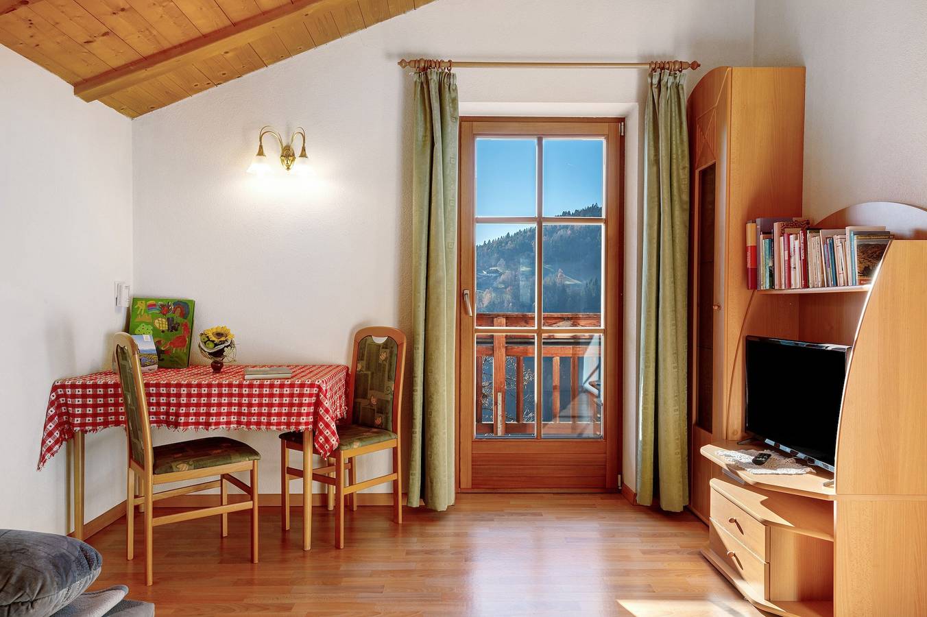 Ganze Wohnung, Ferienwohnung 'Malsethhof' mit Bergblick, privater Terrasse und Wi-Fi in Villanders, Sarntaler Alpen