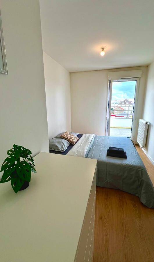 Location de vacances pour 2 personnes, avec vue et balcon à Villemomble