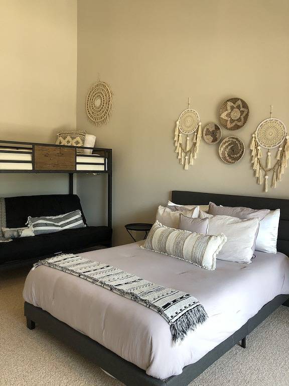 Lake Conroe--Waterfront In Walden. Boat Dock-Pool- Fishing-Pet Friendly in Lake Conroe