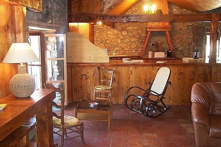 Gîte pour 5 personnes, avec terrasse, animaux acceptés à Saint-Chinian
