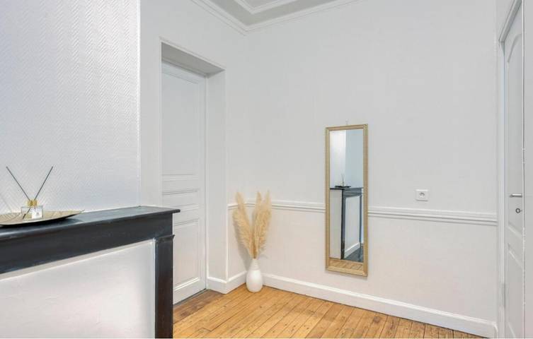 Location de vacances pour 2 personnes, avec Terrasse et Jacuzzi ainsi que Jardin et Sauna à Livry-Gargan