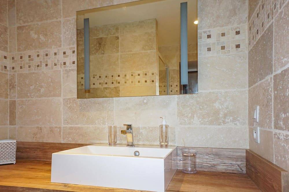 2 bedroom lovely home in Roquebrun in Roquebrun, Béziers region