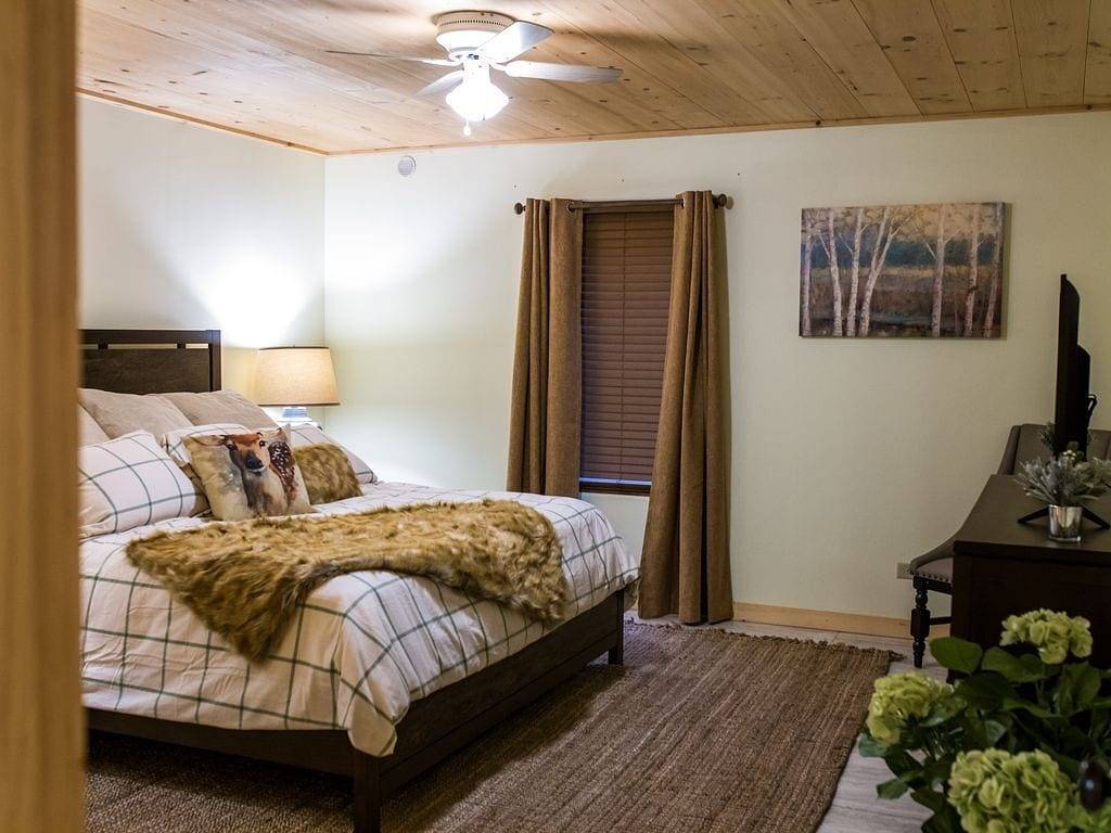 Ganze Wohnung, Beautiful 2-bedroom with private outdoor space. 5min walk to Main Street. in Lake Placid, Adirondack Mountains